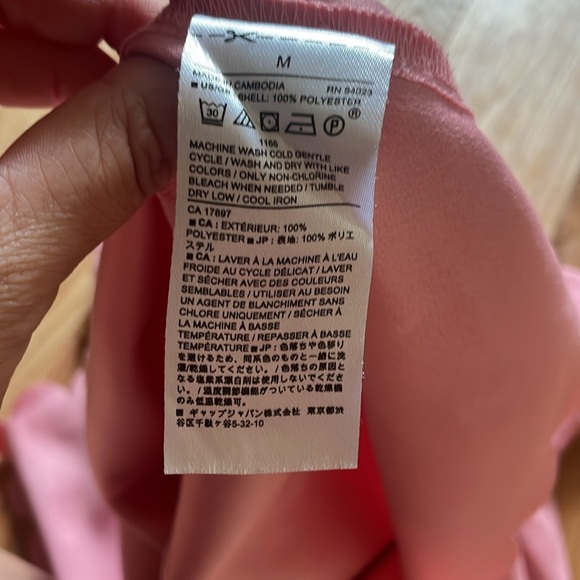 BANANA REPUBLIC || Scalloped Top in bright Guava Size Medium - Picture 7 of 8